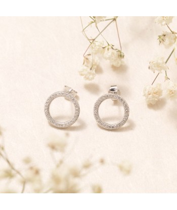 Puces d'oreilles cercles pavés d'oxyde de zirconium blanc en argent brillant des détails fins