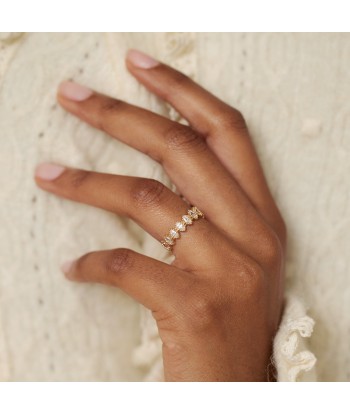 Bague bordée d'oxyde de zirconium blanc en plaqué or de l' environnement